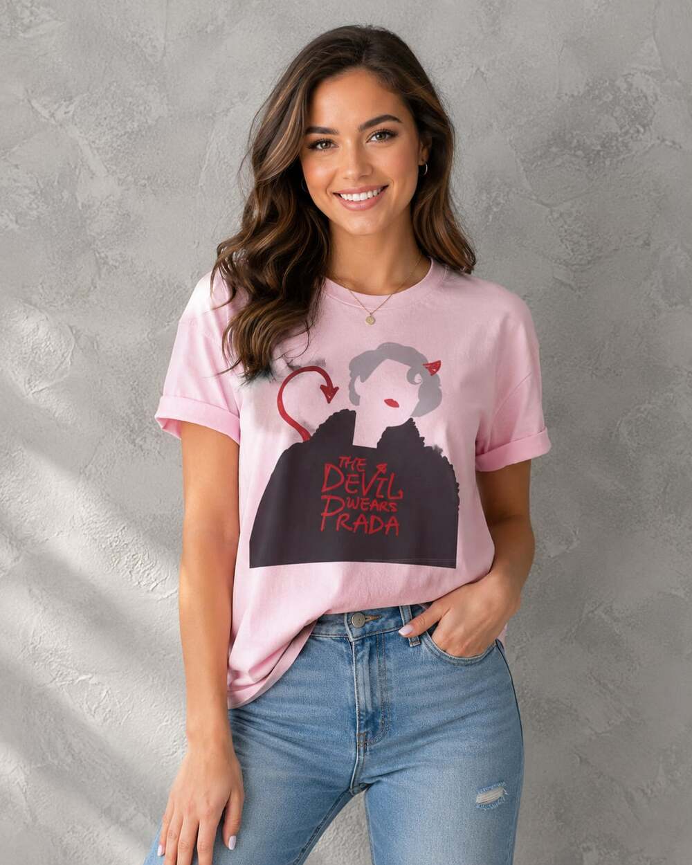 NEW Women’s XL Pink The Devil Wears Prada Graphic T-Shirt - Picture 1 of 7